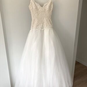 Monique Lhuillier Ivory Lace Bodice Tulle Ball Gown